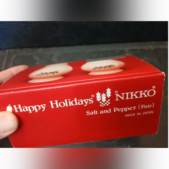 Nikko Happy Holidays Salt & Pepper Shakers Japan Set New In Box - Picture 2 of 2